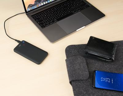 ZX-1778_01_revolt_Qi-kompatible_Slim-USB-Powerbank_PB-500.qi_10.5_Watt.jpg