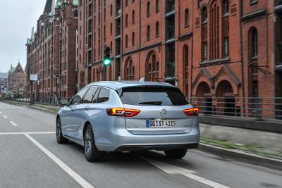 Elegant, praktisch, wirtschaftlich: Der Opel Insignia ist mit Top-Technologien, viel Platz und vorbildlich niedrigen Gesamtbetriebskosten der ideale Repräsentant für die Flotte
