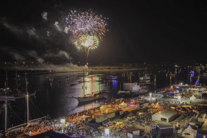 Feuerwerk zur Hanse Sail 2022 (c) Taslair.jpg