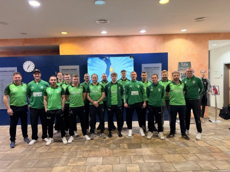 Das Team des FSV Grün-Weiß Blankenhain beim Besuch in der Toskana Therme Bad Sulza_Max Kna.jpeg