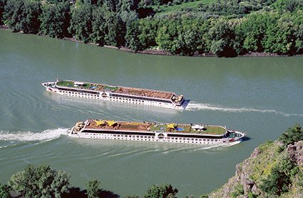 Donau Schiffe.jpg