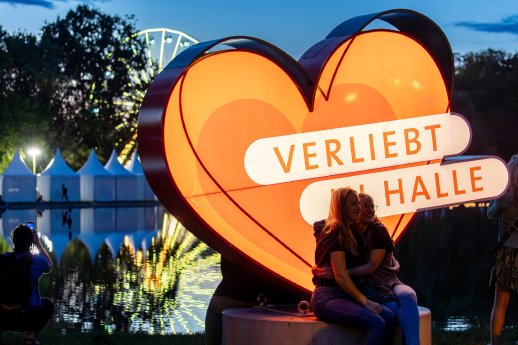 Verliebt in Halle Herz_Riesenrad_zum_Laternenfest_kl(c) Thomas Ziegler Stadt Halle (Saale).jpg