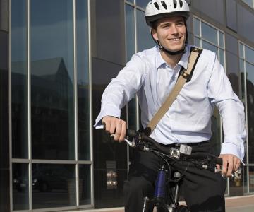 Frische Luft und Bewegung statt Stau: Wer mit dem Rad zu Arbeit fährt, tut sich etwas Gutes. Umso besser, wenn Arbeitgeber wie Huf dies unterstützen