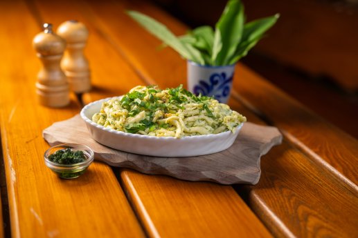 web_Oberharmersbach_Bärlauch-Käsespätzle im Zuwälder Stüble (c) Fichtner_Schwarzwald Touris.jpg