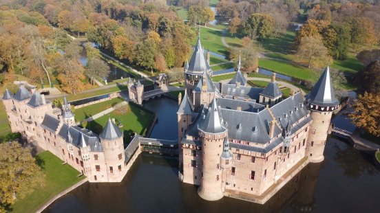 Kasteel_de_Haar_najaar_1_.JPG