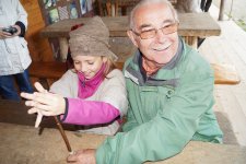 Mit den Enkeln basteln wie in der Steinzeit: die Pfahlbauten Unteruhldingen machen's möglich!