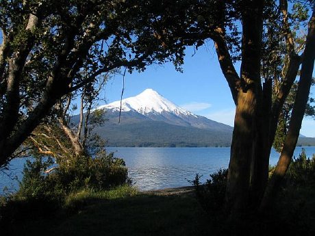 Llangquihsee_Blick auf Vulkan Osorno.jpg