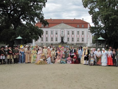 KostümfestSchlossFriedrichsfelde-TierparkBerlin.jpg