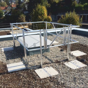 FDASG_Sicherheitsgelaender_FlachdachAusstieg_1010L.jpg