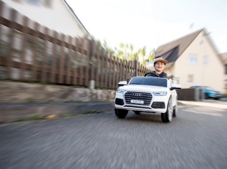 NX-7203_05_Playtastic_Kinderauto_Audi_Q5.jpg