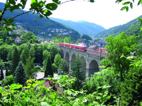 Schwarzwaldbahn bei Hornberg.jpg