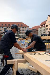 Beruf mit Zukunft: Maschinen erleichtern die Arbeit – aber sie können Dachdecker nie ersetzen.