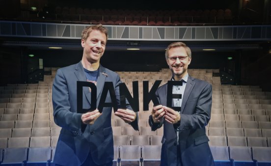 Jochen Frank Schmidt und Alexander Dieterle  bedankten sich für eine tollen Saison.png