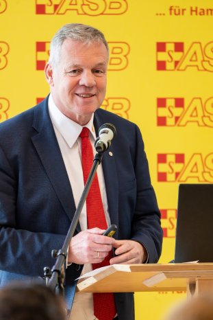 Markus_Schreiber_Rednerpult_Foto_Markus_Hertrich.jpg