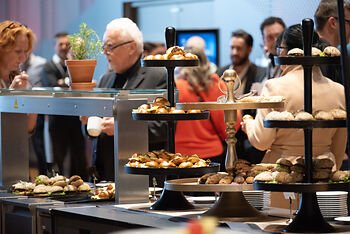 Konstanz-Unternehmensfruehstueck-Bodenseeforum-Buffet-Essen-Fruehstueck-Broetchen-01_Copyri.jpg