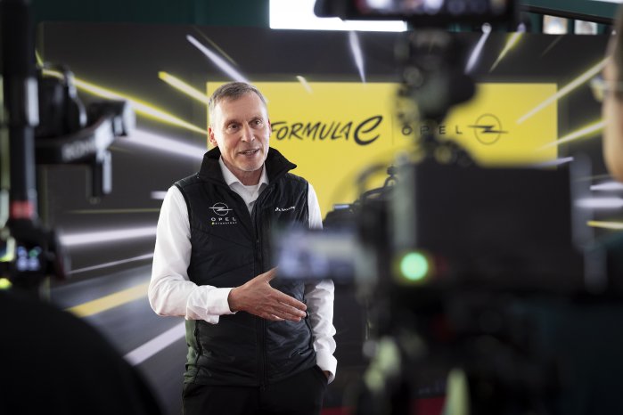 OpelGSEFormulaETeamPrincipalandDirectorofOpelMotorsportJrgSchrott (1).jpg