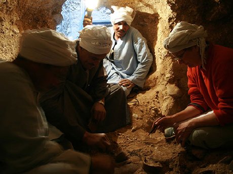 Koehler--rechts--bei-Ausgrabungen-in-Aegypten-Foto-G-Lampe.jpg