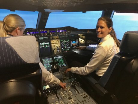 20180307_PM_Lufthansa_A380_Female_Cockpit.jpg