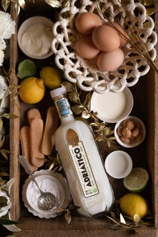 White Tiramisu 03 Credit Elise Dumas.jpg