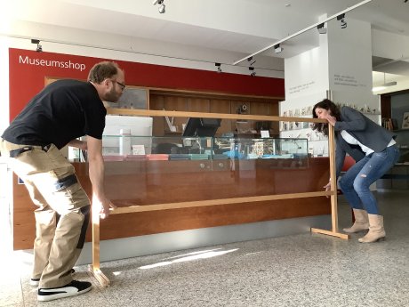 Mitarbeiter des Landesmuseums Hannover bei den Vorbereitungen (c) Landesmuseum HAnnover.jpg
