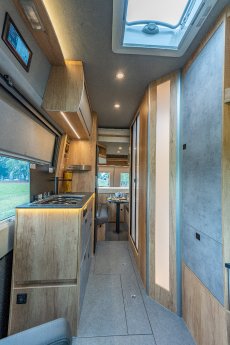 260824_AVANTI-R_innen_Totale_1120.jpg