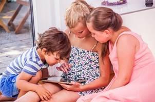 Waren vor der Corona-Krise Sozialregeln schon ein Thema, sind sie bei vielen Familien jetzt komplett weggebrochen. Ergotherapeuten vermitteln Eltern Lösungsstrategien, um etwa fehlende pädagogische Kompetenz wettzumachen