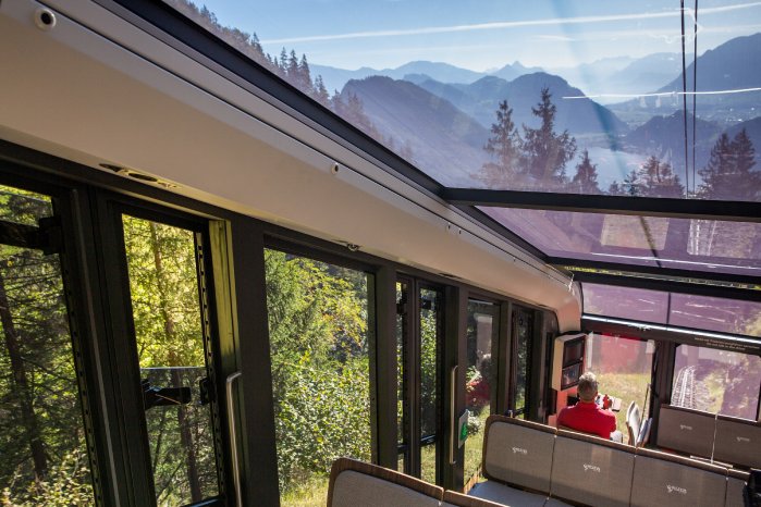 Pilatus_Zahnradbahn_Aussicht von innen.jpg