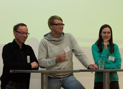 Die Absolventen Johannes Hügle, Michael Vosskötter
und Eltje Weiß (von links) berichteten an der Fakultät
Agrarwissenschaften und Landschaftsarchitektur über ihren Schritt in das
Berufsleben