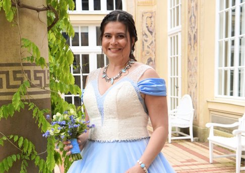 Quellenkönigin Julia Meder (c) Bayer. Staatsbad Bad Kissingen GmbH_Foto Nina Pereira Santo.jpg
