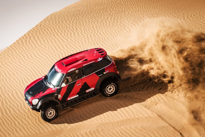 3-2015-Dubai,-MINI-Dune-Experience,-sand,-Joan-Nani-Roma-(SP)---Black_Red-MINI-ALL4-Racing-.jpg
