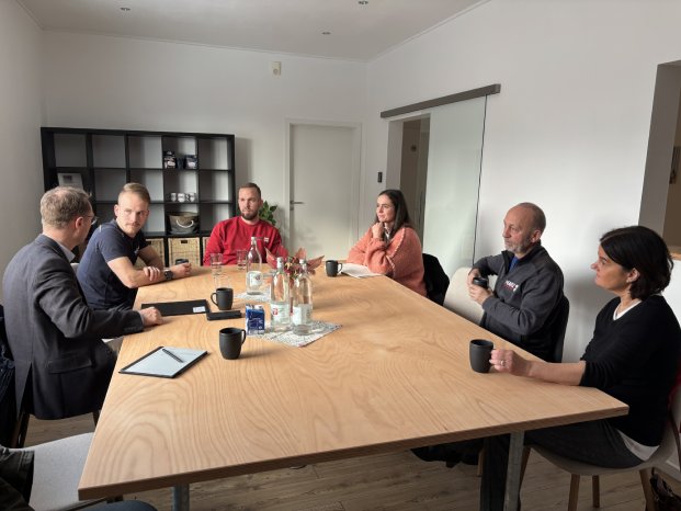 Gruppenbild Besprechungsraum.JPG