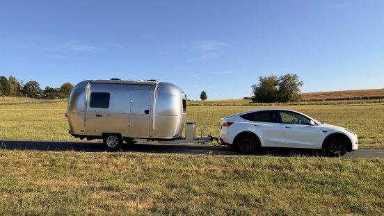 Airstream World Travler + Tesla Model Y (6).JPG