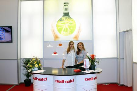 Interpet GmbH Messehostessen für oelheld auf der AMB 1014