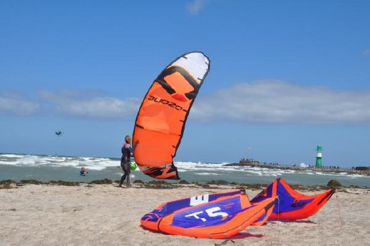 Warnemünder%20Woche%20-%20Kiter%20Training%20-%20Foto%20Heidemann%20(3)[1].jpg