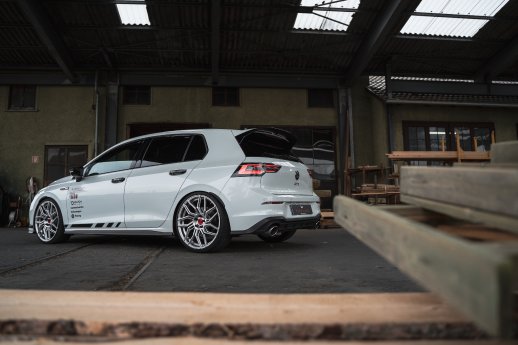 17. VW Golf MK7 GTI Barracuda Dragoon Silber.jpg