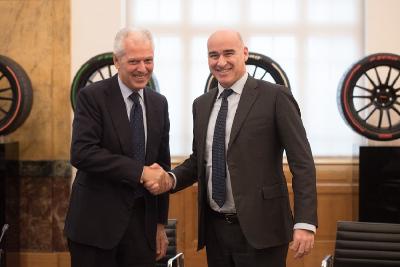 Marco Tronchetti Provera (l.), Executive Vice Chairman und CEO von Pirelli, und Ferruccio Resta, Rektor der Polytechnischen Universität