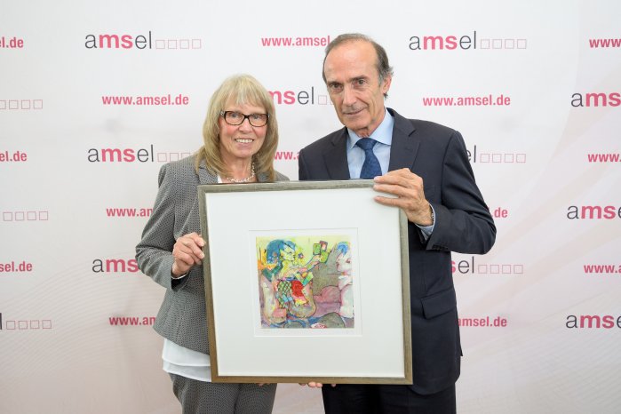 Preisträgerin des Pflegepreises_Thekla_Groll_Laudator Eberhard_Gienger_MdB - AMSEL Stiftung Prei.JPG