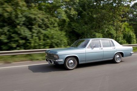 Klassiker auf Schwarzwald-Tour: Zur diesjährigen Paul Pietsch Classic vom 6. bis 7. Juni gehen die legendären KAD-Modelle (Kapitän, Admiral, Diplomat) von Opel auf die Strecke. Rennfahrer und Opel-Markenbotschafter Jockel Winkelhock wir kräftig am Lenkrad des 132 PS starken Kapitän B drehen