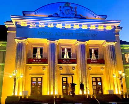 König Albert Theater - BlauGelb©HolgerHengst.jpg