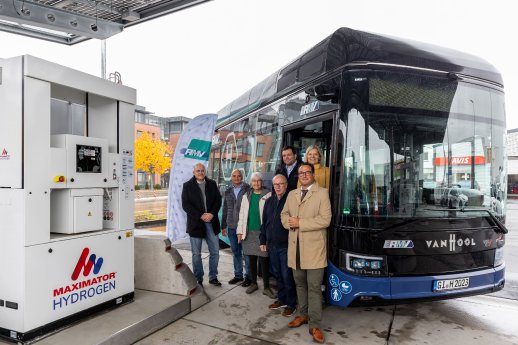 Foto 1_Raus kommt Wasserdampf Test von Brennstoffzellenbussen im Landkreis Gießen läuft.jpg