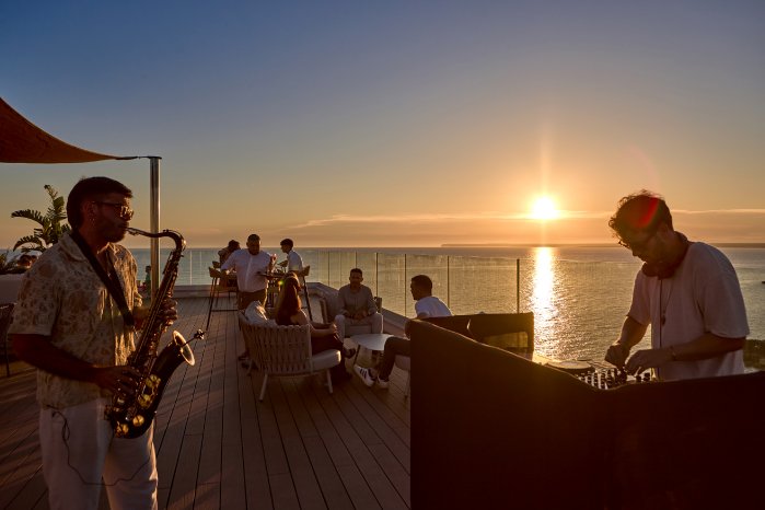 universal-hotel-romantica-sky-bar-sunset-6_©Universal Beach Hotels.jpg
