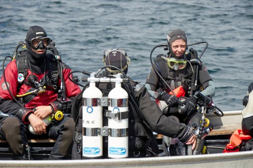 Taucher-bereit-für-den-nächsten-Tauchgang.jpg