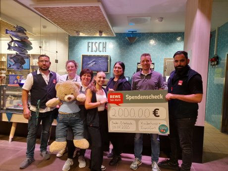 250703_Nieder-Erlenbach_REWE_Spendenuebergabe_1000000366.jpg