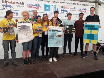 Die schleswig-holsteinischen Teams beim SolarMobil Deutschland in Bremen / Foto: Kiwitt, frei, U. Brandhorst