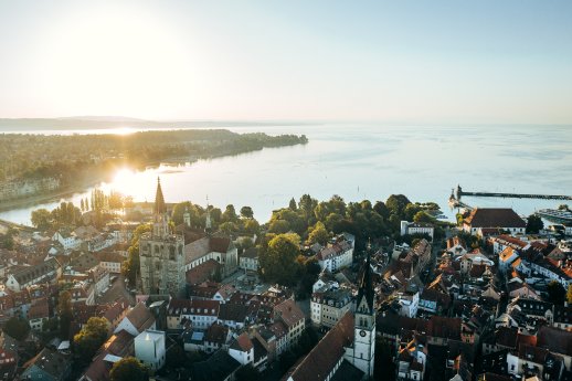 Konstanz-Bodensee-Altstadt-Muenster-Luftbild-Sonnenaufgang-02_Copyright_MTK-Leo-Leister.jpg