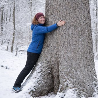 Waldbaden an der frischen Winterluft mit Annette Denkena im Wildpark Schwarze Berge.jpg