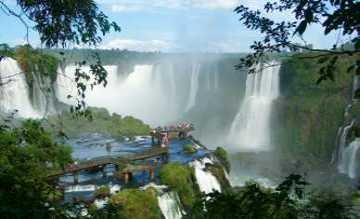Blick auf die Iguazu_Wasserfaelle_Brasilien_Homepage.jpg