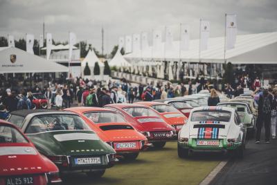 Der Auftritt von Porsche Classic mit rund 500 Modellen gehörte zu den Highlights des 47. AvD-Oldtimer-Grand-Prix. Dort präsentierte Pirelli die Reifen der Pirelli Collezione für klassische Porsche / Copyright: @amyshorephotography