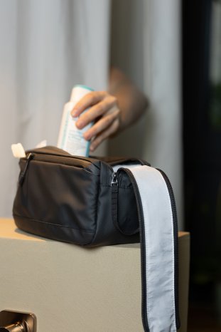 bbl65bk_Troika black washbag 2-10.JPG