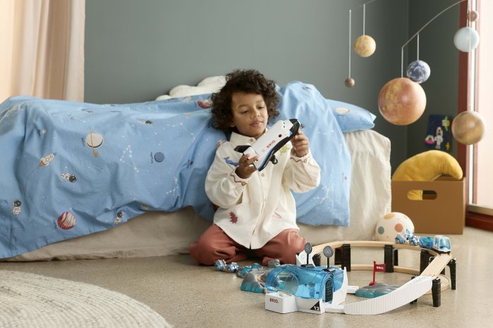 BRIOWorld_Spielszene_36155_GroßesWeltraumstationsSet.jpg